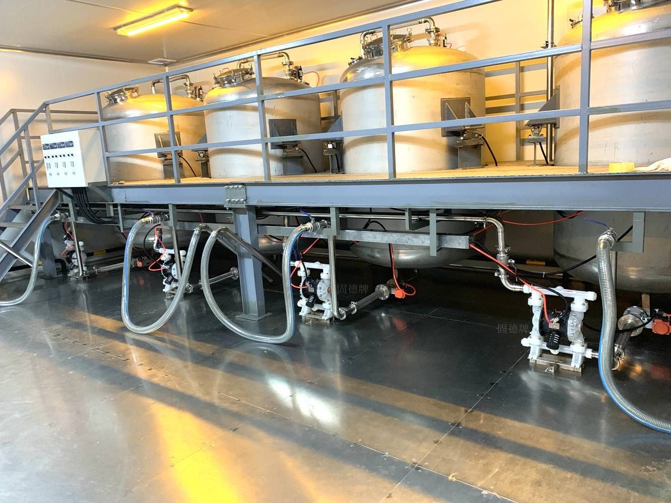 鋰電池客戶來廠里考察，回去后把生產(chǎn)車間的泵全換了......